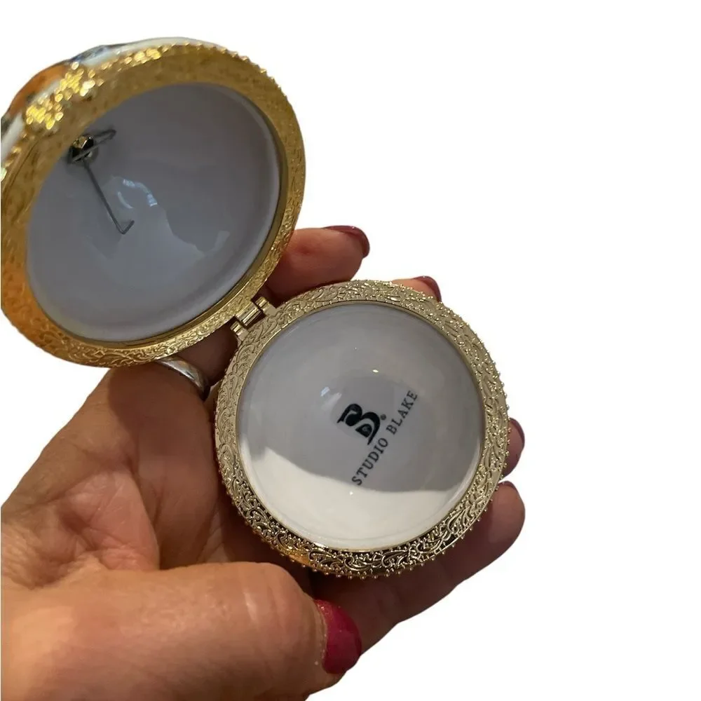 Christmas Season Ornament Gold Trim Finish - It Opens - NIB